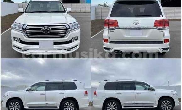 Acheter Import Voiture Toyota Land Cruiser Blanc à Beitbridge, Matabeleland South Acheter Import Voiture Toyota Land Cruiser Blanc à Beitbridge, Matabeleland South