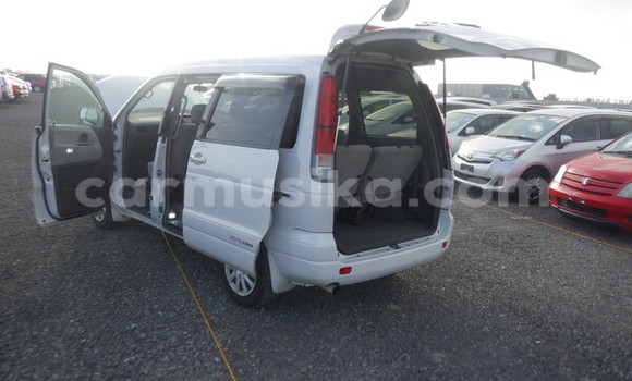 Nunua Ilio tumika Toyota Noah Nyeupe Gari ndani ya Beitbridge nchini Matabeleland Kusini