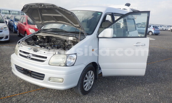 Acheter Occasion Voiture Toyota Noah Blanc à Beitbridge, Matabeleland South Acheter Occasion Voiture Toyota Noah Blanc à Beitbridge, Matabeleland South
