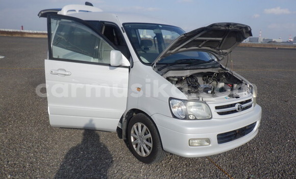 Acheter Occasion Voiture Toyota Noah Blanc à Beitbridge, Matabeleland South Acheter Occasion Voiture Toyota Noah Blanc à Beitbridge, Matabeleland South