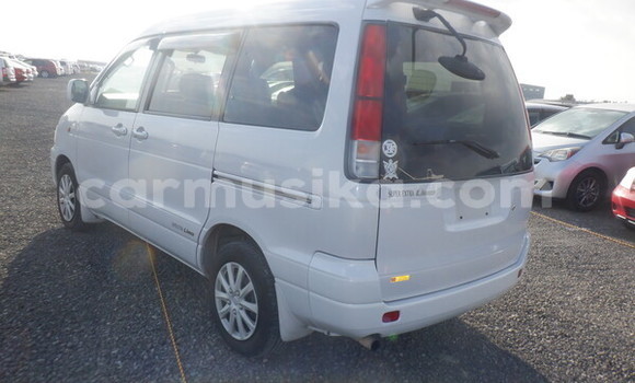 Acheter Occasion Voiture Toyota Noah Blanc à Beitbridge, Matabeleland South Acheter Occasion Voiture Toyota Noah Blanc à Beitbridge, Matabeleland South