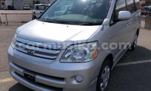 Buy Used Toyota Noah Silver Car in Beitbridge in Matabeleland South