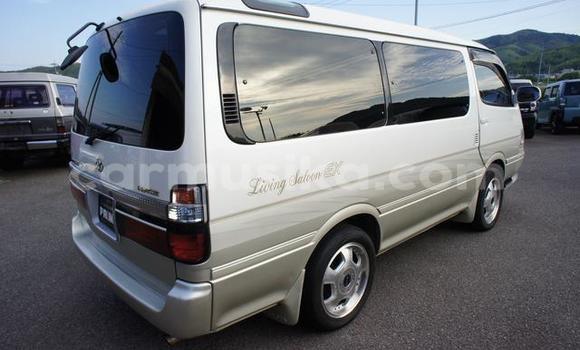 Acheter Occasion Voiture Toyota Hiace Blanc à Beitbridge, Matabeleland South Acheter Occasion Voiture Toyota Hiace Blanc à Beitbridge, Matabeleland South