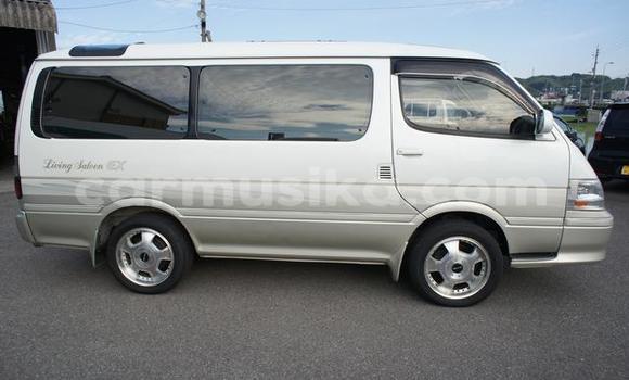 Acheter Occasion Voiture Toyota Hiace Blanc à Beitbridge, Matabeleland South Acheter Occasion Voiture Toyota Hiace Blanc à Beitbridge, Matabeleland South