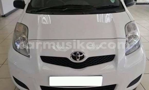 Buy Used Toyota Yaris White Car in Beitbridge in Matabeleland South Buy Used Toyota Yaris White Car in Beitbridge in Matabeleland South