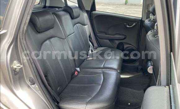 Acheter Occasion Voiture Honda Jazz Gris à Beitbridge, Matabeleland South Acheter Occasion Voiture Honda Jazz Gris à Beitbridge, Matabeleland South