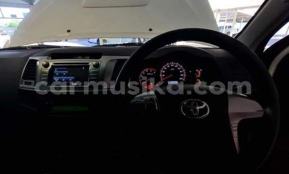 Nunua Ilio tumika Toyota Hilux Nyeupe Gari ndani ya Beitbridge nchini Matabeleland Kusini Nunua Ilio tumika Toyota Hilux Nyeupe Gari ndani ya Beitbridge nchini Matabeleland Kusini