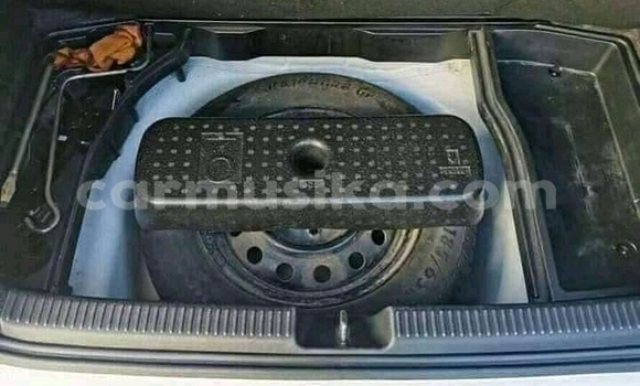 Buy Used Toyota Runx White Car in Beitbridge in Matabeleland South Buy Used Toyota Runx White Car in Beitbridge in Matabeleland South