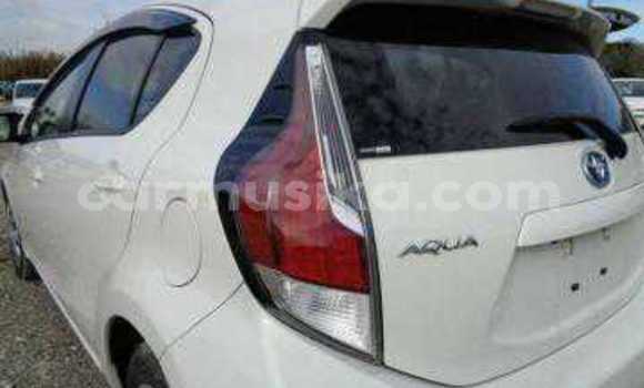 Buy Used Toyota Aqua White Car in Beitbridge in Matabeleland South Buy Used Toyota Aqua White Car in Beitbridge in Matabeleland South
