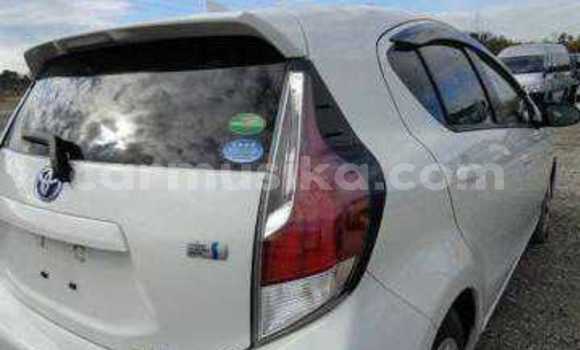 Buy Used Toyota Aqua White Car in Beitbridge in Matabeleland South Buy Used Toyota Aqua White Car in Beitbridge in Matabeleland South