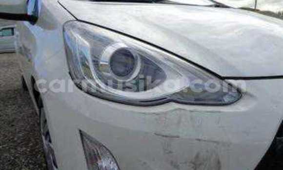 Buy Used Toyota Aqua White Car in Beitbridge in Matabeleland South Buy Used Toyota Aqua White Car in Beitbridge in Matabeleland South