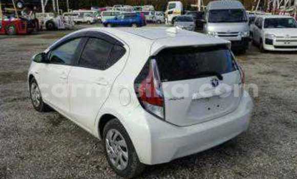 Buy Used Toyota Aqua White Car in Beitbridge in Matabeleland South Buy Used Toyota Aqua White Car in Beitbridge in Matabeleland South