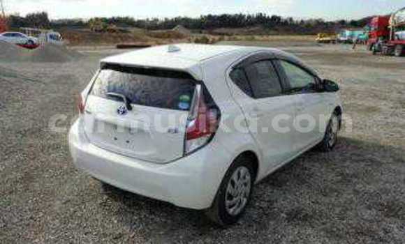 Buy Used Toyota Aqua White Car in Beitbridge in Matabeleland South Buy Used Toyota Aqua White Car in Beitbridge in Matabeleland South