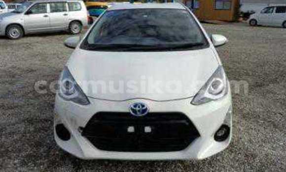 Buy Used Toyota Aqua White Car in Beitbridge in Matabeleland South Buy Used Toyota Aqua White Car in Beitbridge in Matabeleland South