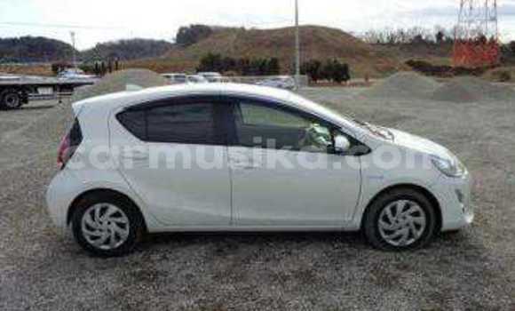 Buy Used Toyota Aqua White Car in Beitbridge in Matabeleland South Buy Used Toyota Aqua White Car in Beitbridge in Matabeleland South