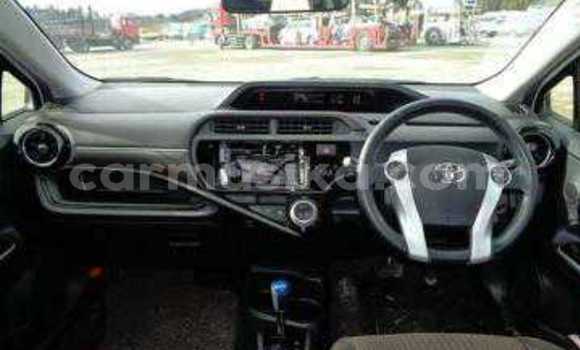 Buy Used Toyota Aqua White Car in Beitbridge in Matabeleland South Buy Used Toyota Aqua White Car in Beitbridge in Matabeleland South