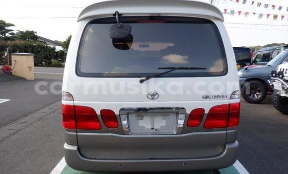 Tenga Tsaru Toyota Granvia Sirivha Mota in Beitbridge in Matabeleland South Tenga Tsaru Toyota Granvia Sirivha Mota in Beitbridge in Matabeleland South