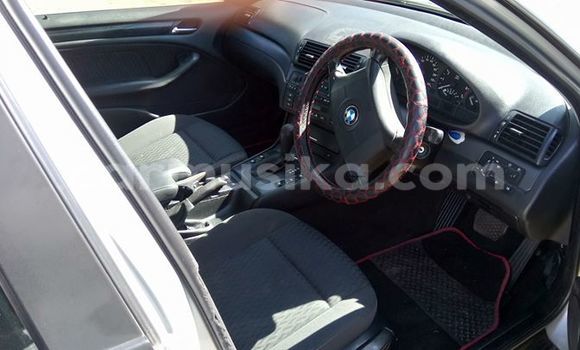 Tenga Tsaru BMW 3–Series Sirivha Mota in Alexandra Park in Harare Tenga Tsaru BMW 3–Series Sirivha Mota in Alexandra Park in Harare