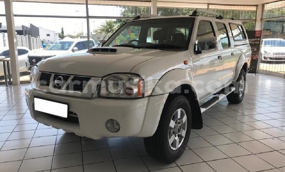 Nunua Ilio tumika Nissan NP 300 Nyeupe Gari ndani ya Beitbridge nchini Matabeleland Kusini