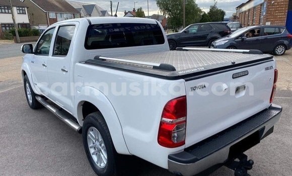 Nunua Ilio tumika Toyota Hilux Nyeupe Gari ndani ya Beitbridge nchini Matabeleland Kusini Nunua Ilio tumika Toyota Hilux Nyeupe Gari ndani ya Beitbridge nchini Matabeleland Kusini