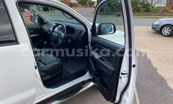 Nunua Ilio tumika Toyota Hilux Nyeupe Gari ndani ya Beitbridge nchini Matabeleland Kusini Nunua Ilio tumika Toyota Hilux Nyeupe Gari ndani ya Beitbridge nchini Matabeleland Kusini