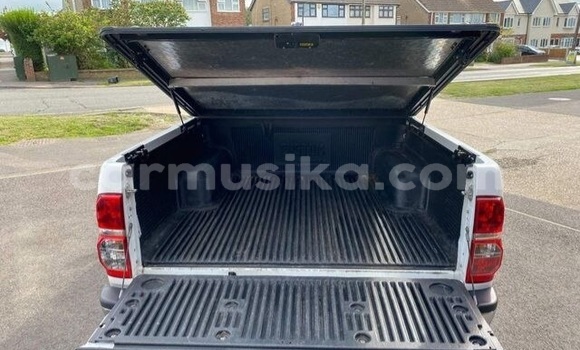 Nunua Ilio tumika Toyota Hilux Nyeupe Gari ndani ya Beitbridge nchini Matabeleland Kusini Nunua Ilio tumika Toyota Hilux Nyeupe Gari ndani ya Beitbridge nchini Matabeleland Kusini