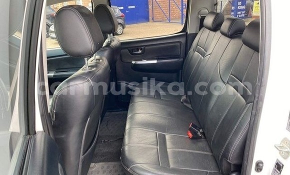 Nunua Ilio tumika Toyota Hilux Nyeupe Gari ndani ya Beitbridge nchini Matabeleland Kusini Nunua Ilio tumika Toyota Hilux Nyeupe Gari ndani ya Beitbridge nchini Matabeleland Kusini