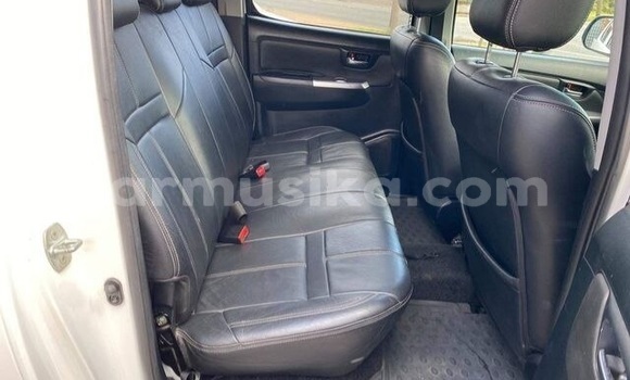 Nunua Ilio tumika Toyota Hilux Nyeupe Gari ndani ya Beitbridge nchini Matabeleland Kusini Nunua Ilio tumika Toyota Hilux Nyeupe Gari ndani ya Beitbridge nchini Matabeleland Kusini