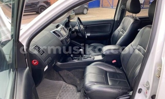 Nunua Ilio tumika Toyota Hilux Nyeupe Gari ndani ya Beitbridge nchini Matabeleland Kusini Nunua Ilio tumika Toyota Hilux Nyeupe Gari ndani ya Beitbridge nchini Matabeleland Kusini