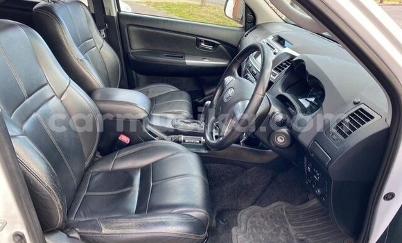 Nunua Ilio tumika Toyota Hilux Nyeupe Gari ndani ya Beitbridge nchini Matabeleland Kusini Nunua Ilio tumika Toyota Hilux Nyeupe Gari ndani ya Beitbridge nchini Matabeleland Kusini