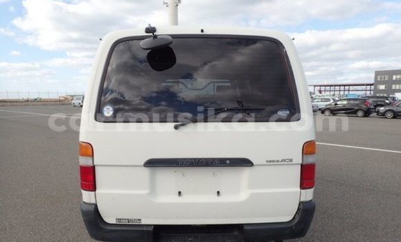 Acheter Occasion Voiture Toyota RegiusAce Blanc à Beitbridge, Matabeleland South Acheter Occasion Voiture Toyota RegiusAce Blanc à Beitbridge, Matabeleland South