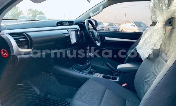 Acheter Occasion Voiture Toyota Hilux Beige à Beitbridge, Matabeleland South Acheter Occasion Voiture Toyota Hilux Beige à Beitbridge, Matabeleland South