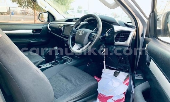 Acheter Occasion Voiture Toyota Hilux Beige à Beitbridge, Matabeleland South Acheter Occasion Voiture Toyota Hilux Beige à Beitbridge, Matabeleland South