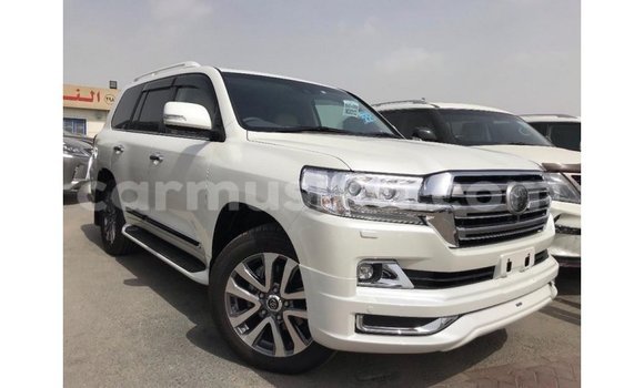 Tenga Imported Toyota Land Cruiser Chena Mota in Import - Dubai in Harare Tenga Imported Toyota Land Cruiser Chena Mota in Import - Dubai in Harare