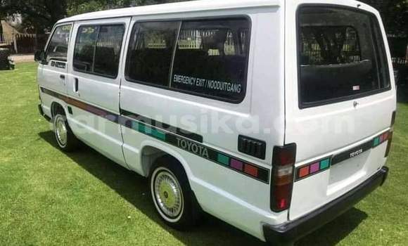 Acheter Occasion Voiture Toyota Hiace Blanc à Beitbridge, Matabeleland South Acheter Occasion Voiture Toyota Hiace Blanc à Beitbridge, Matabeleland South