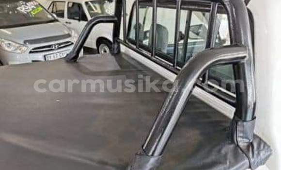 Acheter Occasion Voiture Toyota Hilux Blanc à Beitbridge, Matabeleland South Acheter Occasion Voiture Toyota Hilux Blanc à Beitbridge, Matabeleland South