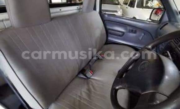 Acheter Occasion Voiture Toyota Hilux Blanc à Beitbridge, Matabeleland South Acheter Occasion Voiture Toyota Hilux Blanc à Beitbridge, Matabeleland South