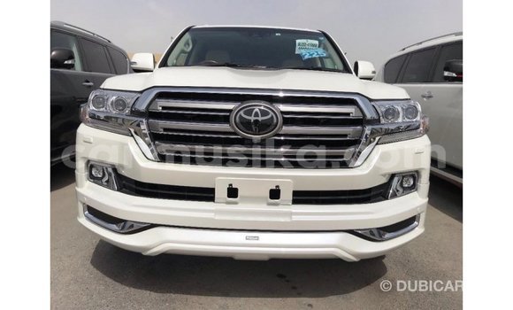 Tenga Imported Toyota Land Cruiser Chena Mota in Import - Dubai in Harare Tenga Imported Toyota Land Cruiser Chena Mota in Import - Dubai in Harare