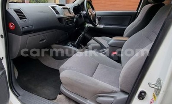 Acheter Occasion Voiture Toyota Hilux Blanc à Beitbridge, Matabeleland South Acheter Occasion Voiture Toyota Hilux Blanc à Beitbridge, Matabeleland South