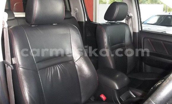 Acheter Occasion Voiture Toyota Hilux Blanc à Beitbridge, Matabeleland South Acheter Occasion Voiture Toyota Hilux Blanc à Beitbridge, Matabeleland South