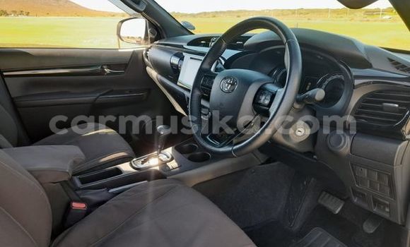 Buy Used Toyota Hilux White Car in Beitbridge in Matabeleland South Buy Used Toyota Hilux White Car in Beitbridge in Matabeleland South