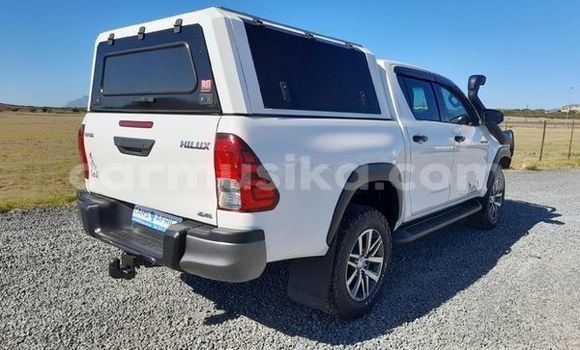 Buy Used Toyota Hilux White Car in Beitbridge in Matabeleland South Buy Used Toyota Hilux White Car in Beitbridge in Matabeleland South