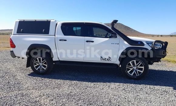 Buy Used Toyota Hilux White Car in Beitbridge in Matabeleland South Buy Used Toyota Hilux White Car in Beitbridge in Matabeleland South
