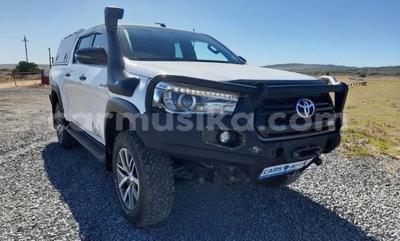 Buy Used Toyota Hilux White Car in Beitbridge in Matabeleland South Buy Used Toyota Hilux White Car in Beitbridge in Matabeleland South