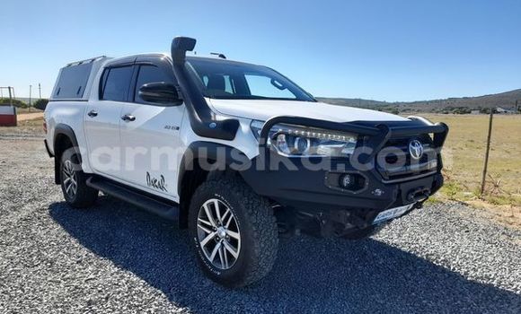 Buy Used Toyota Hilux White Car in Beitbridge in Matabeleland South Buy Used Toyota Hilux White Car in Beitbridge in Matabeleland South