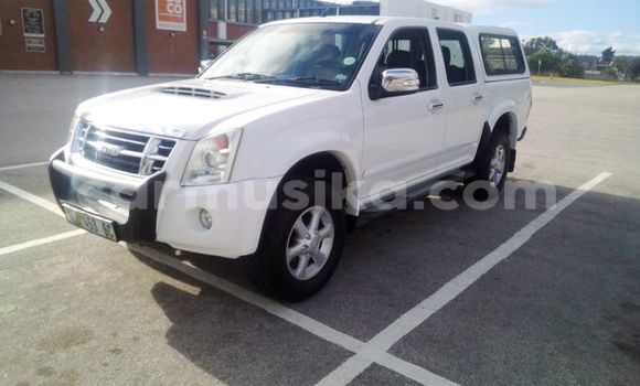 Buy Used Isuzu KB White Car in Beitbridge in Matabeleland South