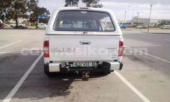 Buy Used Isuzu KB White Car in Beitbridge in Matabeleland South Buy Used Isuzu KB White Car in Beitbridge in Matabeleland South