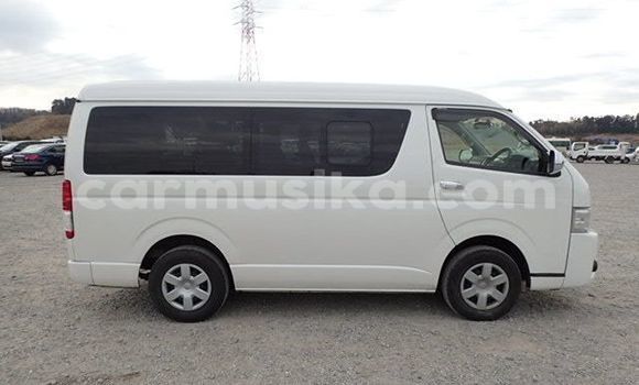 Buy Used Toyota Hiace White Car in Beitbridge in Matabeleland South Buy Used Toyota Hiace White Car in Beitbridge in Matabeleland South