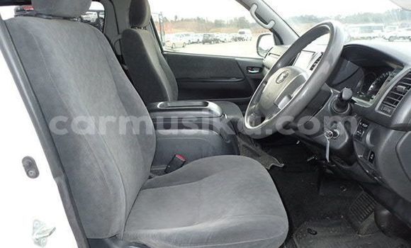 Buy Used Toyota Hiace White Car in Beitbridge in Matabeleland South Buy Used Toyota Hiace White Car in Beitbridge in Matabeleland South