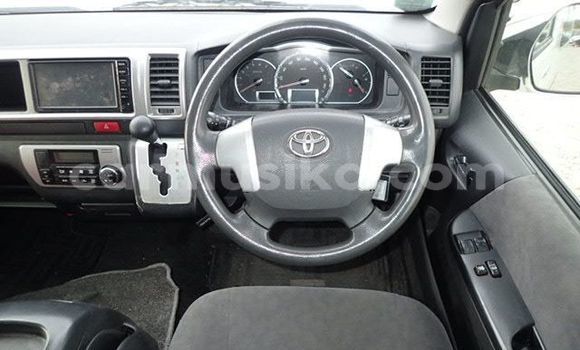 Buy Used Toyota Hiace White Car in Beitbridge in Matabeleland South Buy Used Toyota Hiace White Car in Beitbridge in Matabeleland South